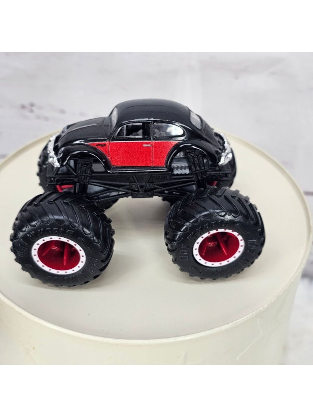 Hot Wheels Monster Trucks Demolition Doubles Volkswagen Beetle